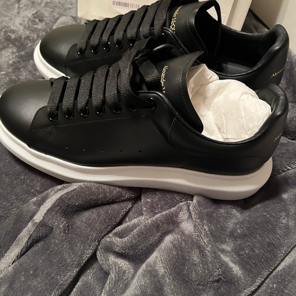 100% authentic alexander McQueen sneakers - Picture 4 of 5